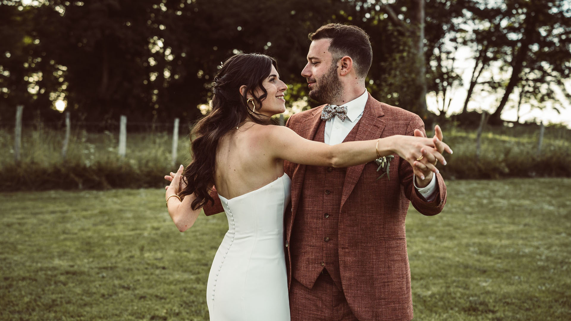 Une Séance Couple Romantique au Domaine de Beaufort en Dordogne